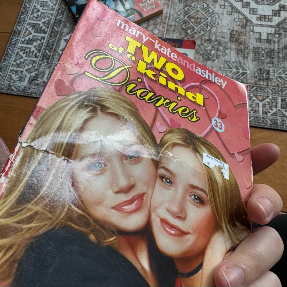 Vintage Mary-Kate and Ashley Book Collection - Picture 7 of 12